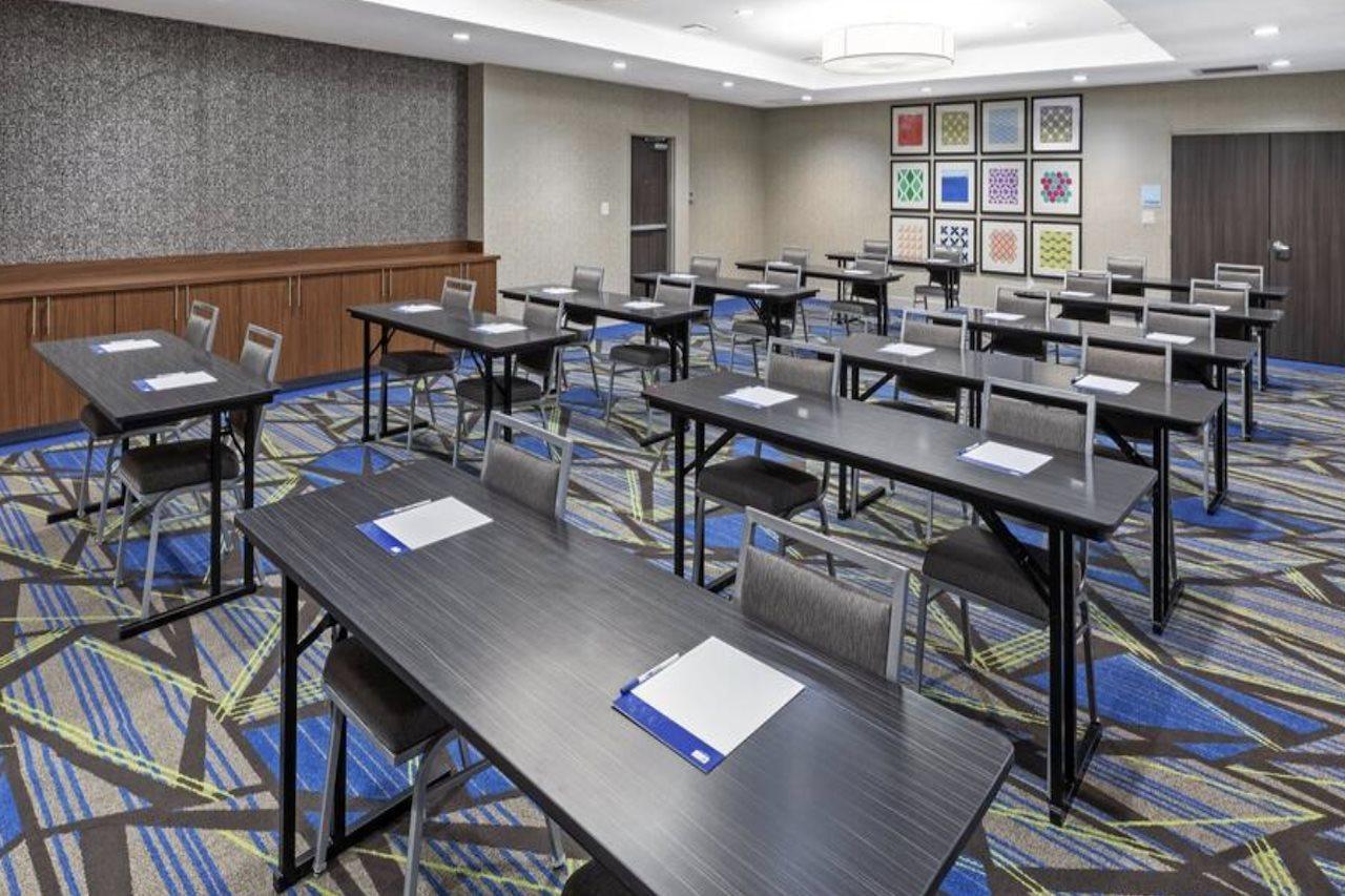 Holiday Inn Express & Suites - Denton - Sanger, An Ihg Hotel Dış mekan fotoğraf